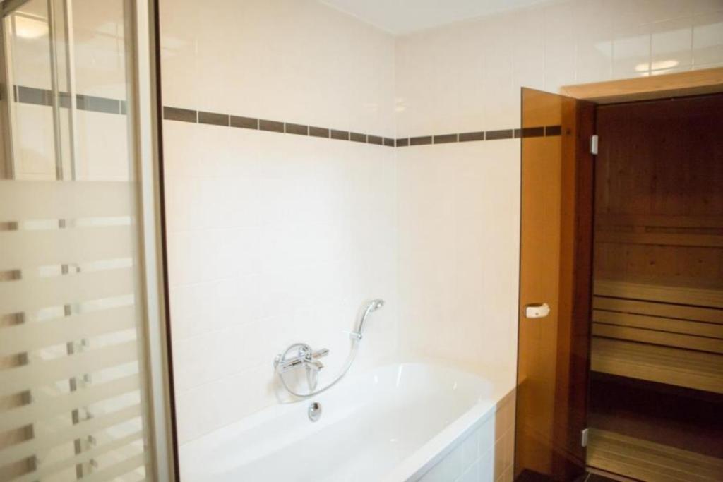 Weidevilla Xxl Холлум Экстерьер фото